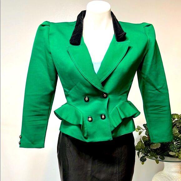 Emerald Green Blazer with Black Collar and Peplum Style - Picture 2 of 11